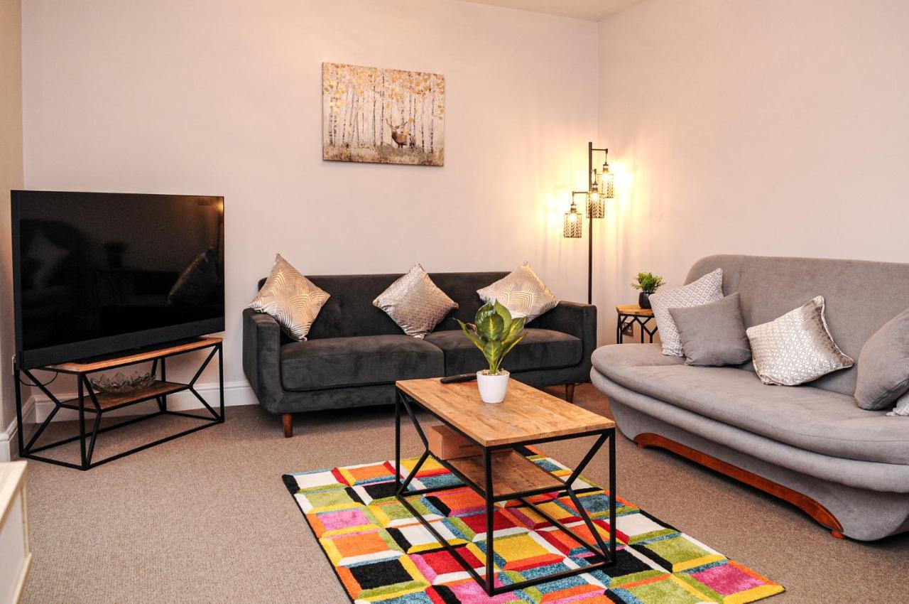 Luxury 5 Star London Apartment - Parking, Garden, Nr Greater London Metro Stations Exterior foto