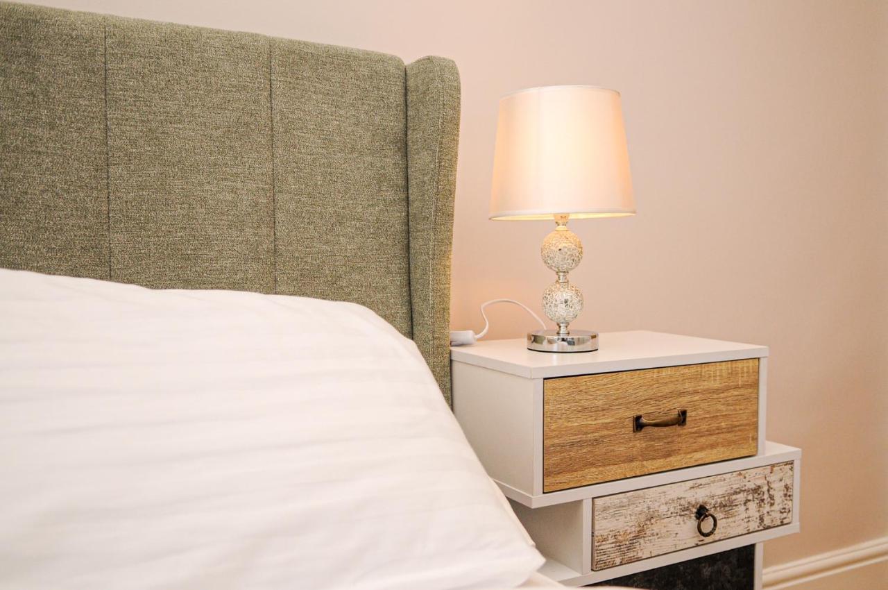 Luxury 5 Star London Apartment - Parking, Garden, Nr Greater London Metro Stations Exterior foto