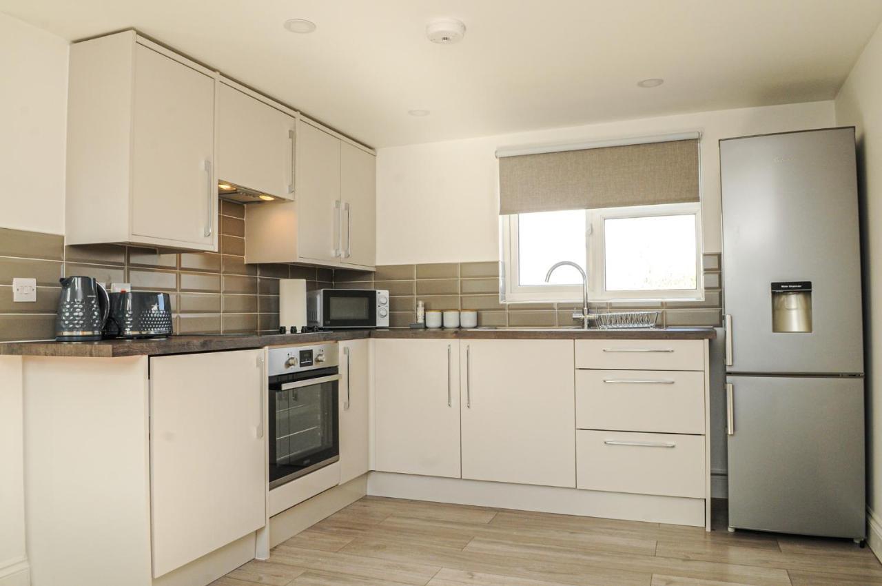 Luxury 5 Star London Apartment - Parking, Garden, Nr Greater London Metro Stations Exterior foto