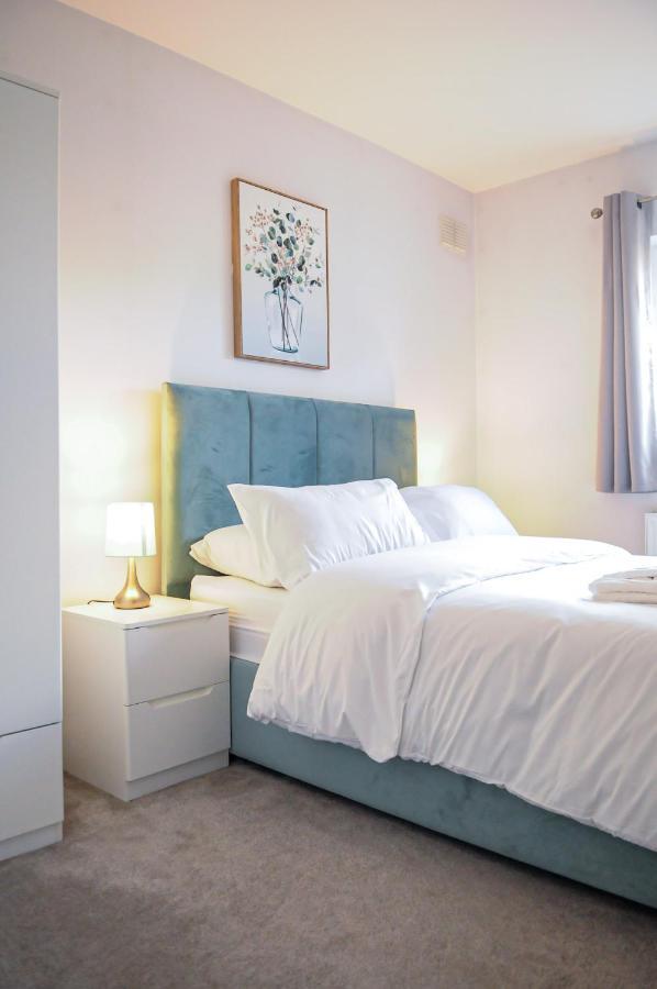 Luxury 5 Star London Apartment - Parking, Garden, Nr Greater London Metro Stations Exterior foto