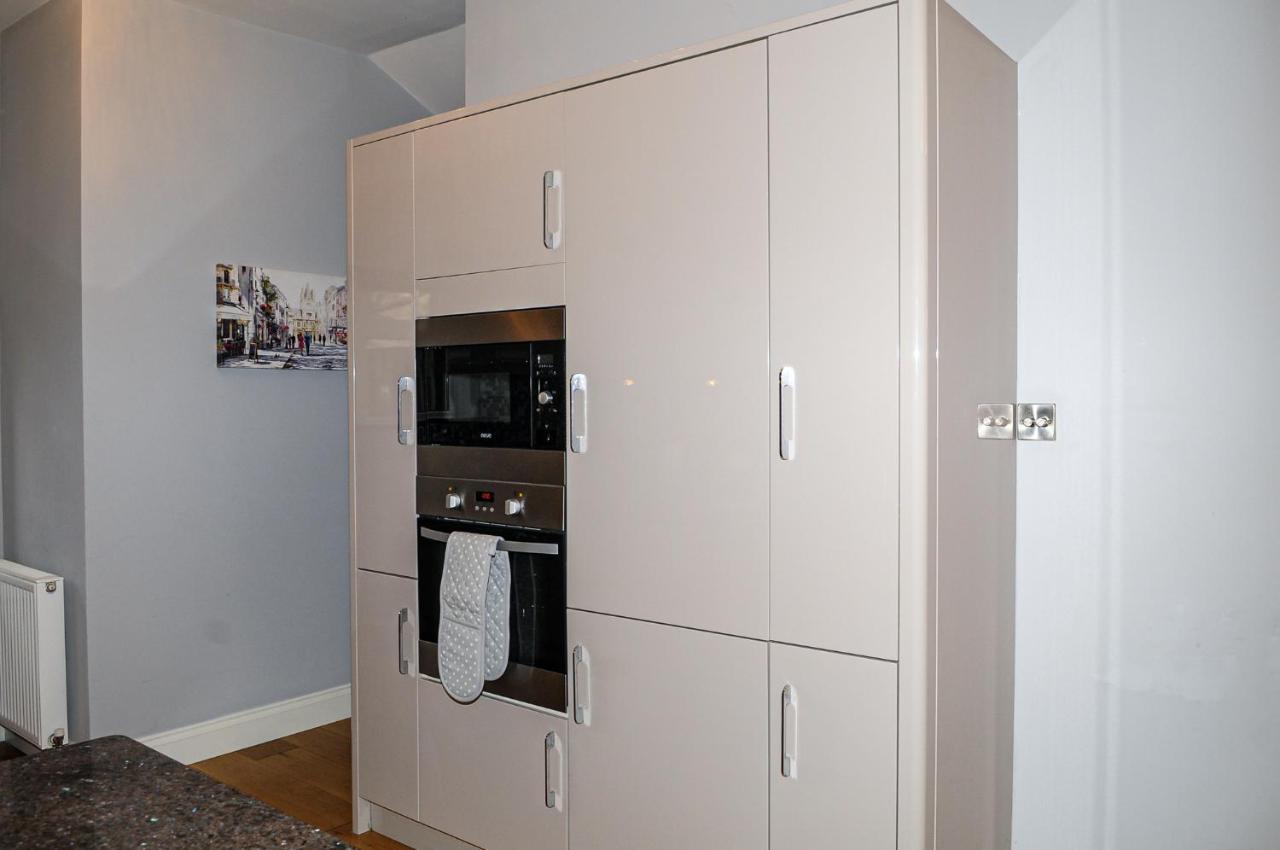 Luxury 5 Star London Apartment - Parking, Garden, Nr Greater London Metro Stations Exterior foto